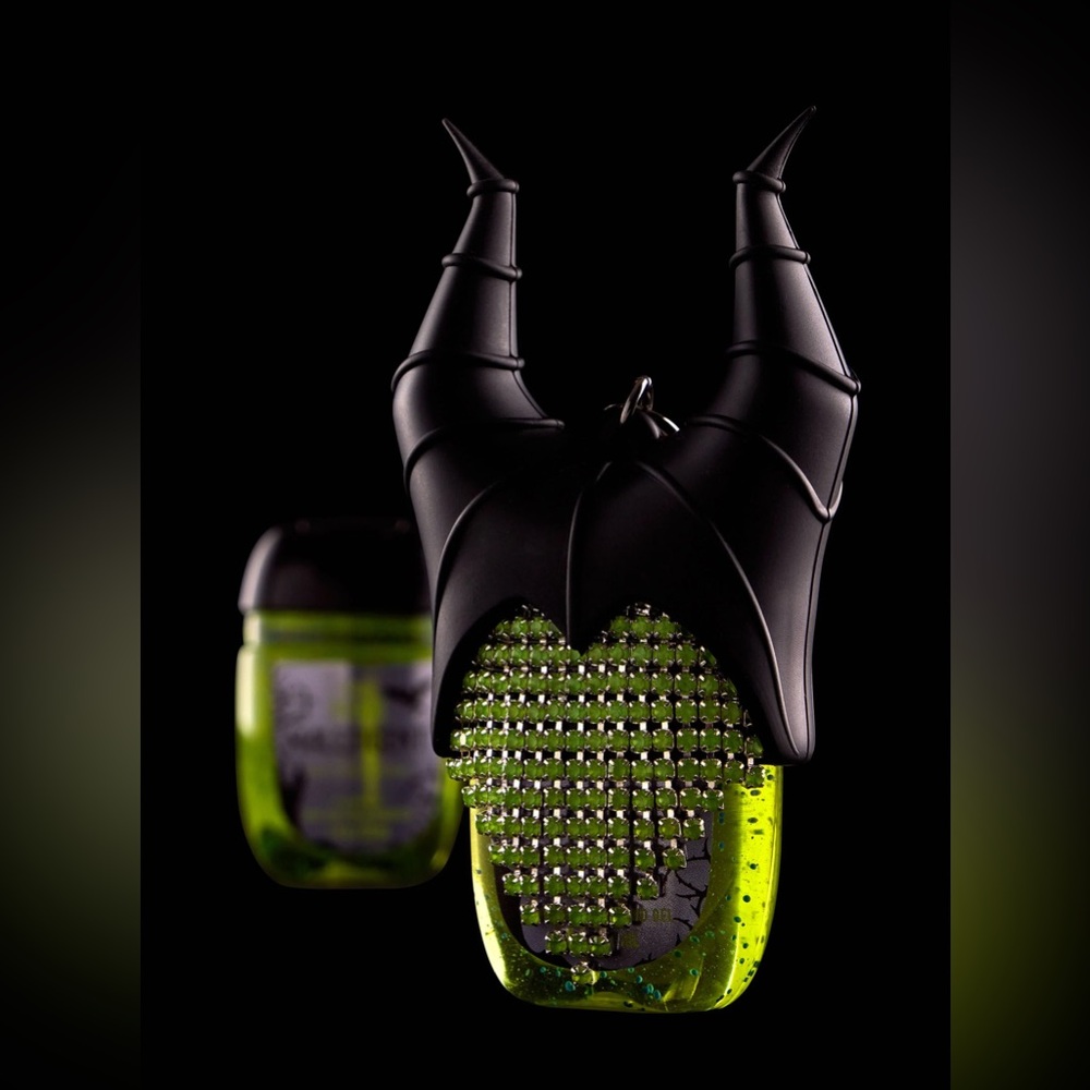 Maleficent Bling Glow-in-the-Dark
PocketBac Holder with one Maleficent Hand Sani